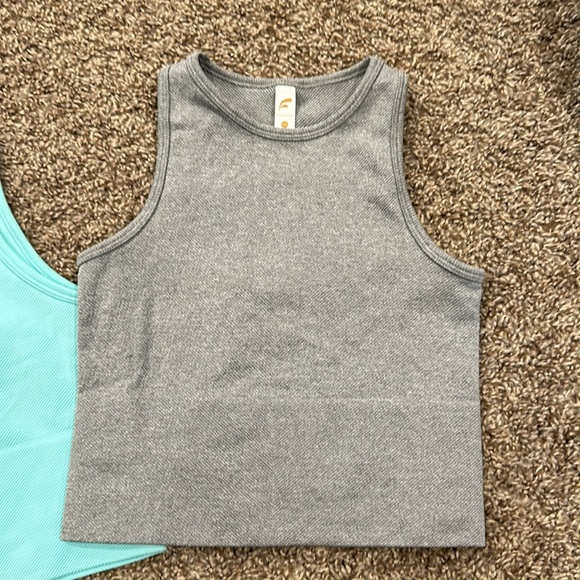 Fornia Crop Tops Set - Picture 6 of 8